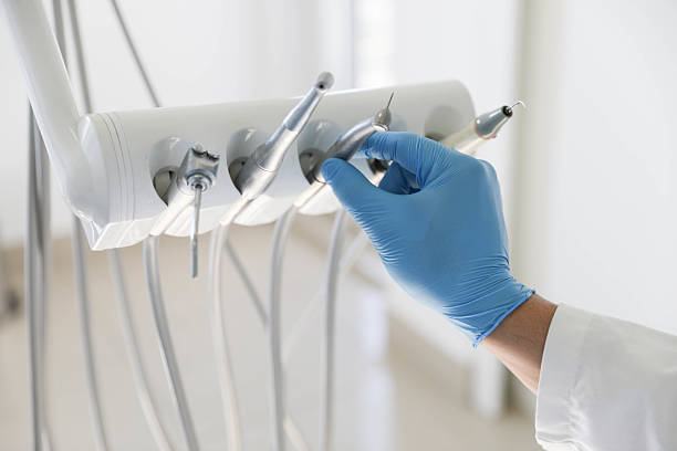 Professional Wisdom Tooth Removal technician working in Blossom, TX